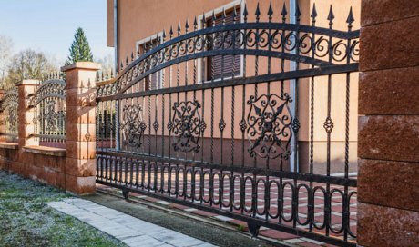 Création et installation d'un portail en fer forgé sur mesure - Belleville-en-Beaujolais : L'ART D'Y FER